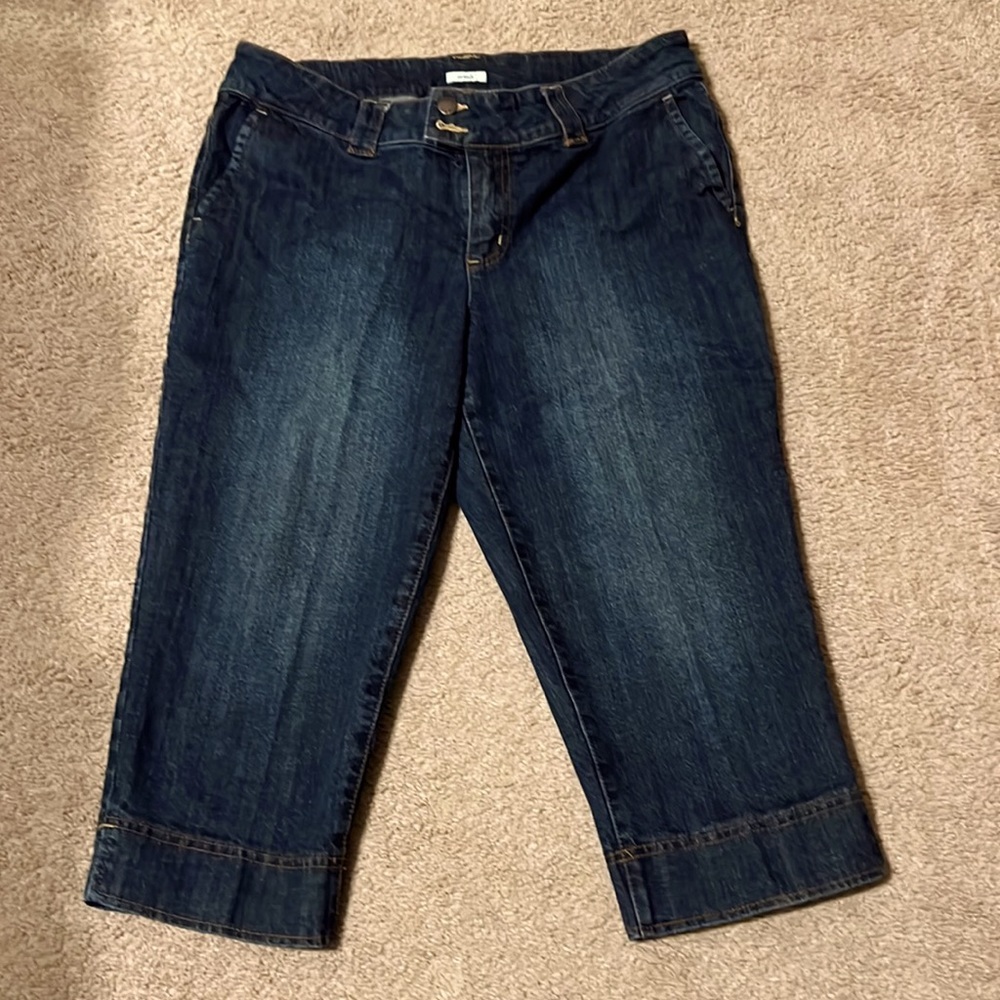 Liz & Co. Stretch Capri Jeans. Size 14.